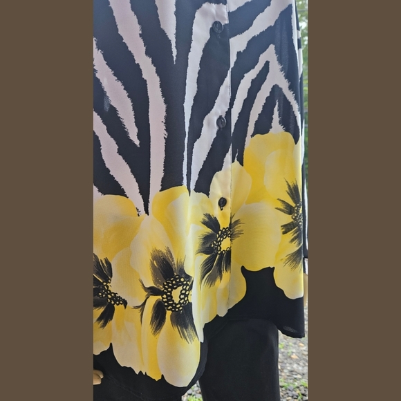 Sag Harbor Blouse, Black/White, Yellow Hibiscus. Button Down, 18 EUC✔️ - Picture 8 of 16